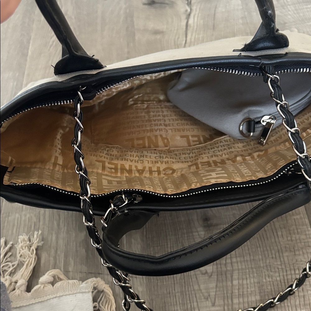 Elegant Women’s Tote Bag